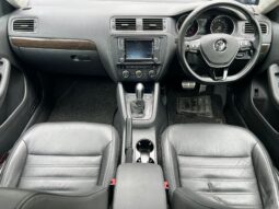 
										Volkswagen Jetta 1.4A TSI Sunroof full									