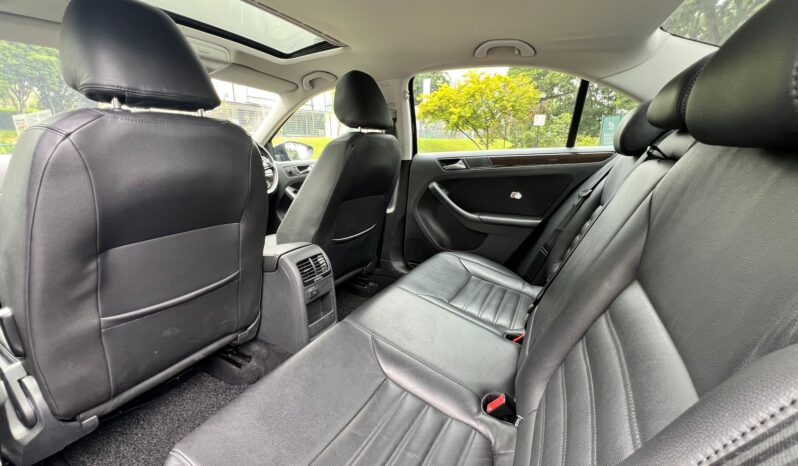 
								Volkswagen Jetta 1.4A TSI Sunroof full									