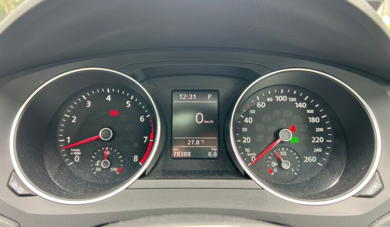 
								Volkswagen Jetta 1.4A TSI Sunroof full									