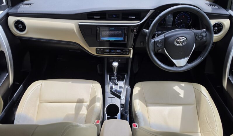 
								Toyota Corolla Altis 1.6A Elegance full									