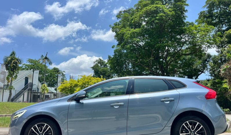 
								Volvo V40 T2 full									