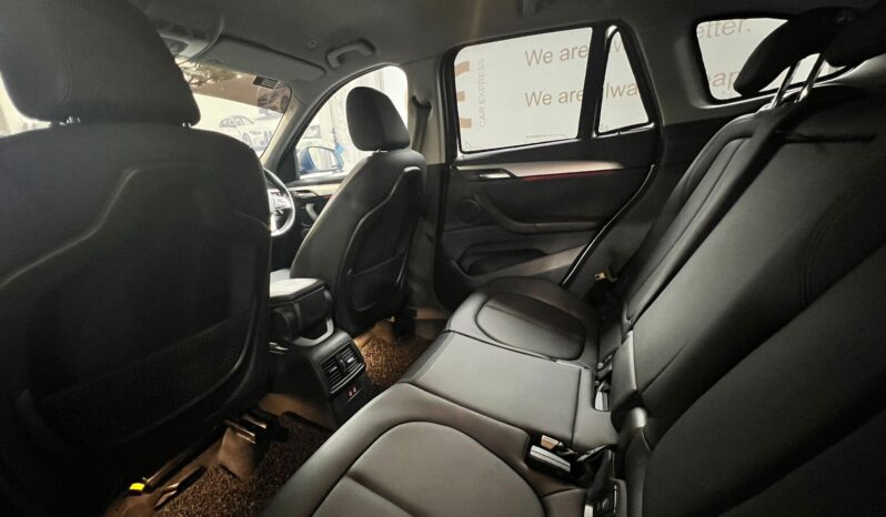 
								BMW X1 sDrive18i xLine full									