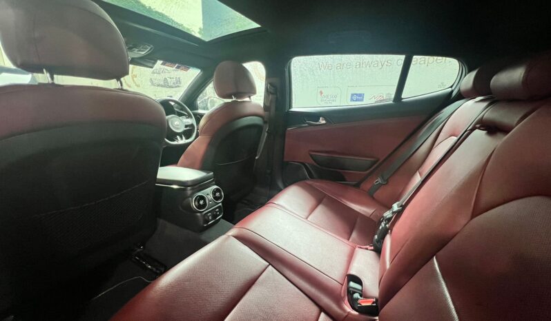 
								Kia Stinger 2.0A Sunroof full									
