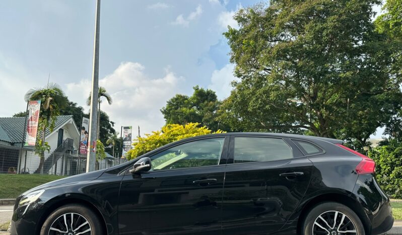 
								Volvo V40 T2 full									